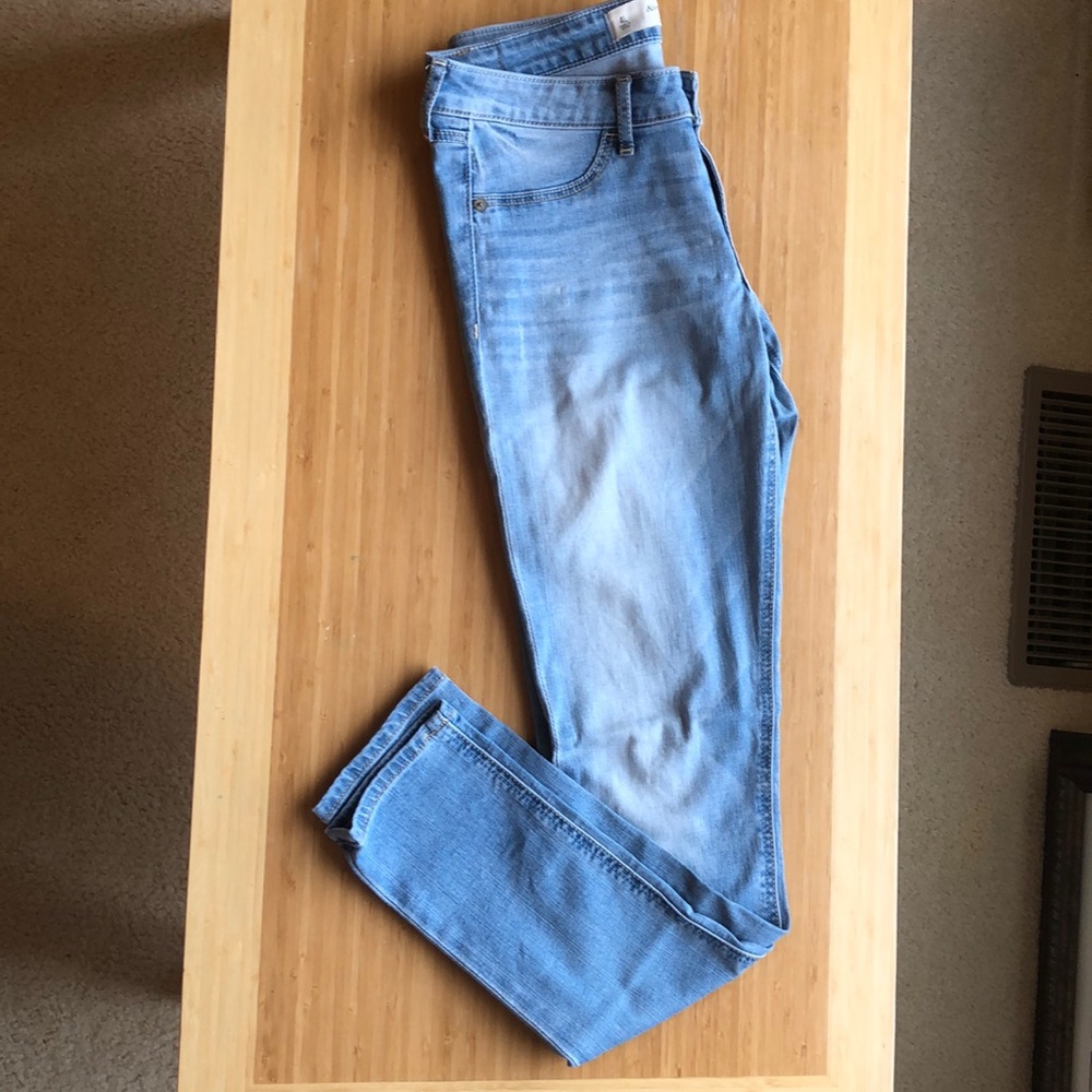 Abercrombie Light Wash Skinny Jeans-Size 4L (EUC)